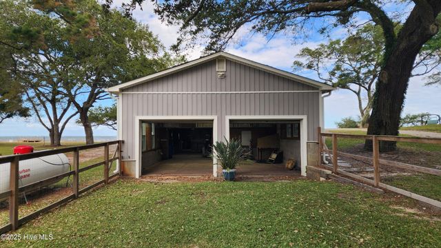 197 Pamlico Parkway, Beaufort, NC 28516