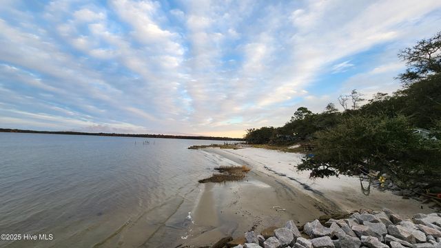 197 Pamlico Parkway, Beaufort, NC 28516