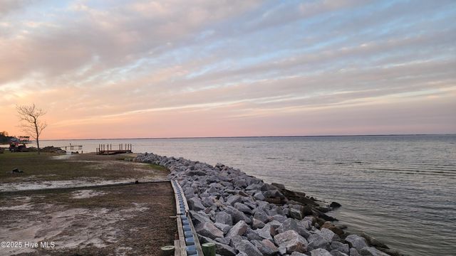 197 Pamlico Parkway, Beaufort, NC 28516