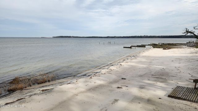 197 Pamlico Parkway, Beaufort, NC 28516
