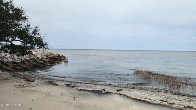 197 Pamlico Parkway, Beaufort, NC 28516