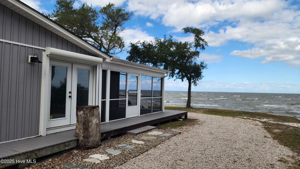 197 Pamlico Parkway, Beaufort, NC 28516