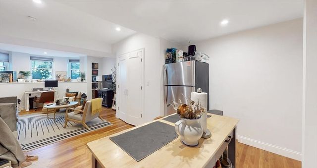 289 Beacon BF, Boston, MA 02116