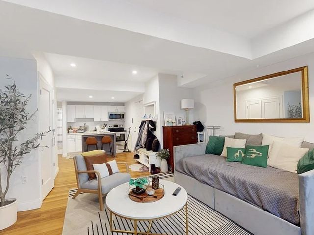 289 Beacon BF, Boston, MA 02116