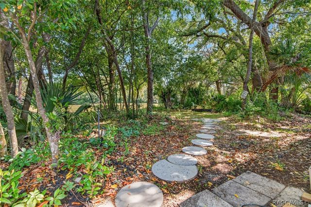 16 Golfview Court, Homosassa, FL 34446