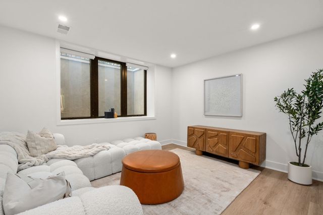 34 West St 34, Newton, MA 02458