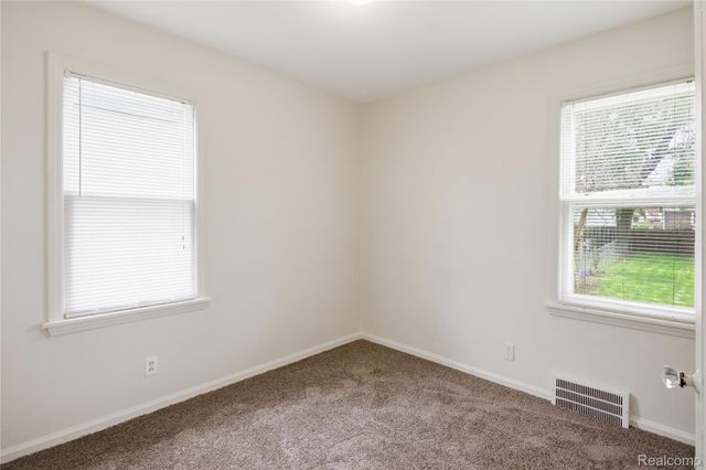 26316 Powers Avenue, Dearborn Heights, MI 48125