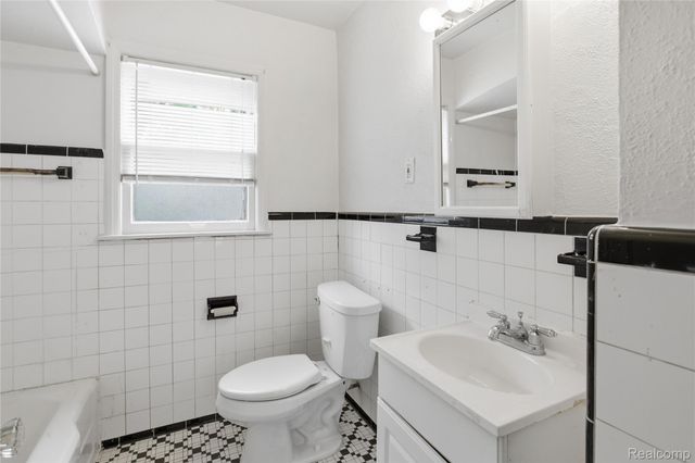 26316 Powers Avenue, Dearborn Heights, MI 48125