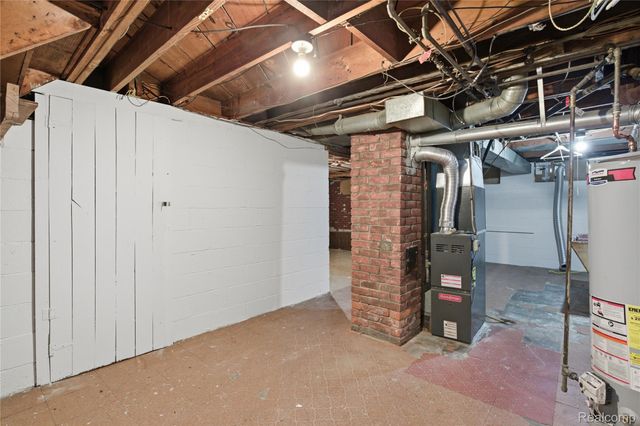 26316 Powers Avenue, Dearborn Heights, MI 48125