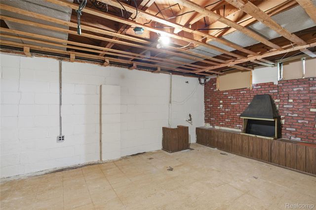 26316 Powers Avenue, Dearborn Heights, MI 48125