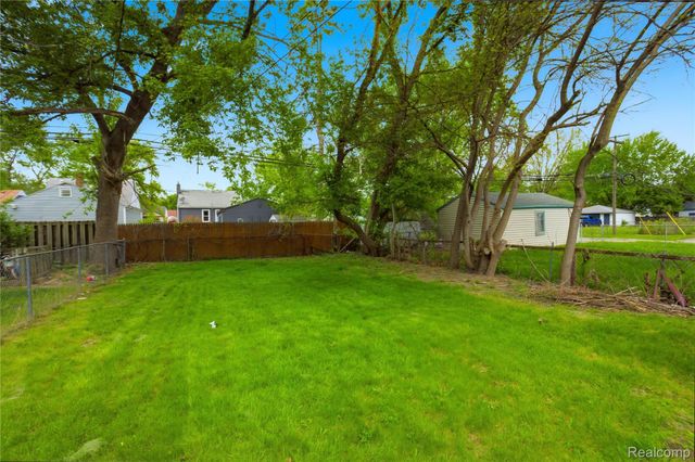 26316 Powers Avenue, Dearborn Heights, MI 48125