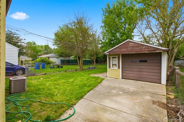 26316 Powers Avenue, Dearborn Heights, MI 48125