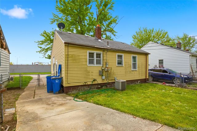 26316 Powers Avenue, Dearborn Heights, MI 48125