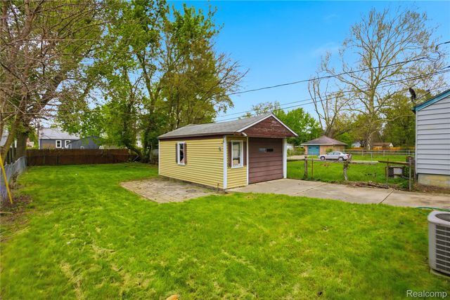 26316 Powers Avenue, Dearborn Heights, MI 48125