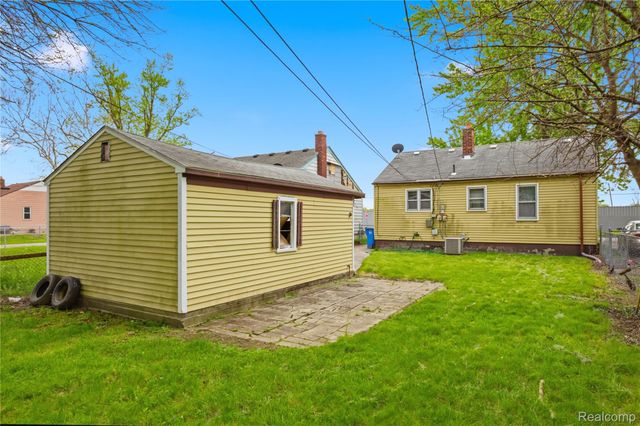 26316 Powers Avenue, Dearborn Heights, MI 48125