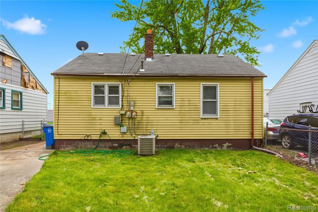 26316 Powers Avenue, Dearborn Heights, MI 48125