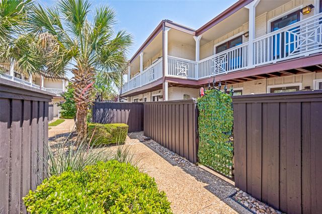 5930 Sandhurst Lane 218, Dallas, TX 75206