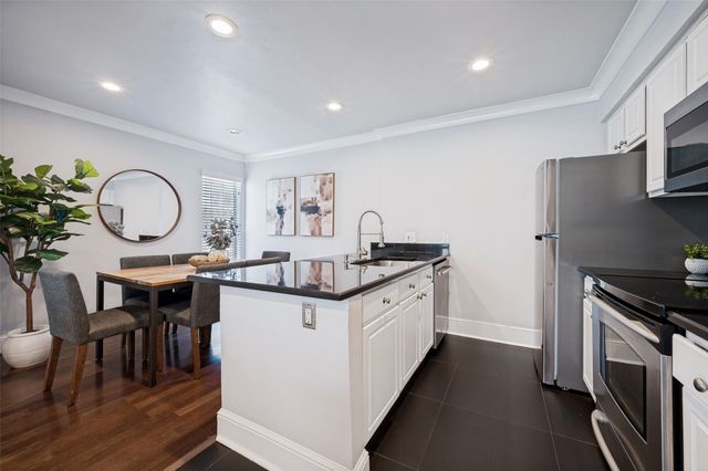 5930 Sandhurst Lane 218, Dallas, TX 75206