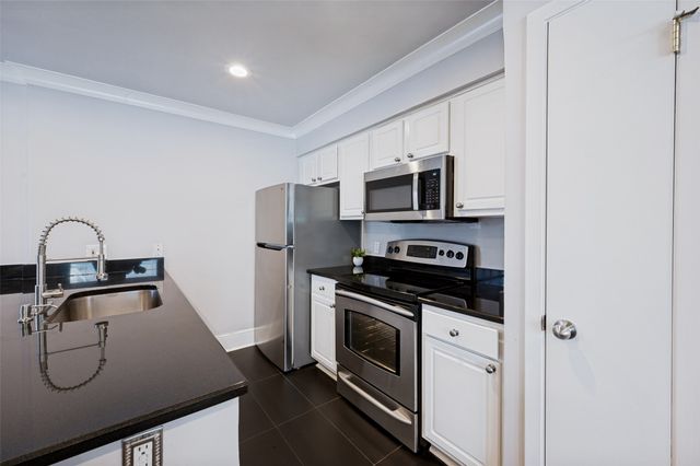 5930 Sandhurst Lane 218, Dallas, TX 75206