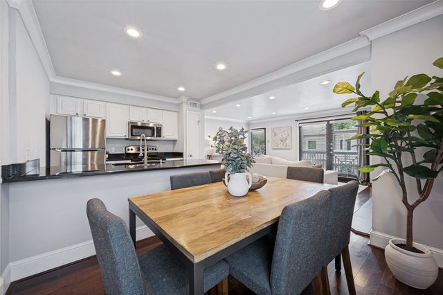 5930 Sandhurst Lane 218, Dallas, TX 75206