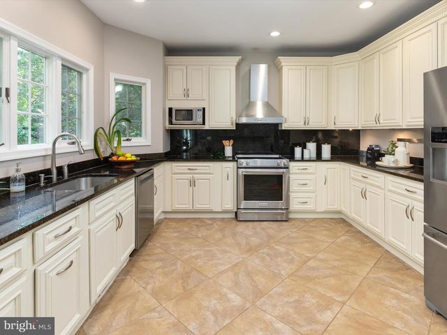 1728 PEARTREE LN, Crofton, MD 21114