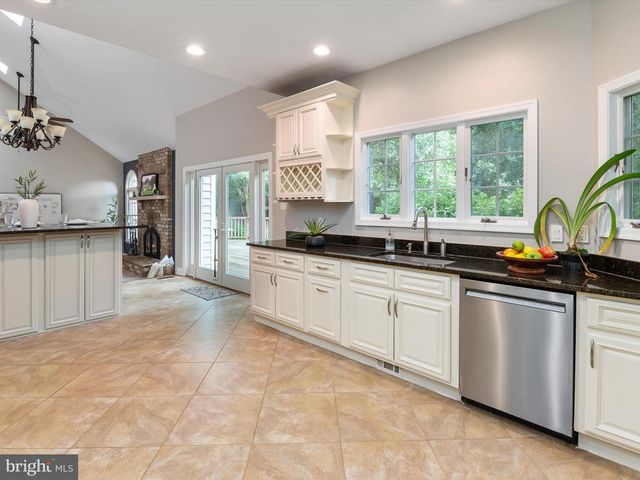 1728 PEARTREE LN, Crofton, MD 21114