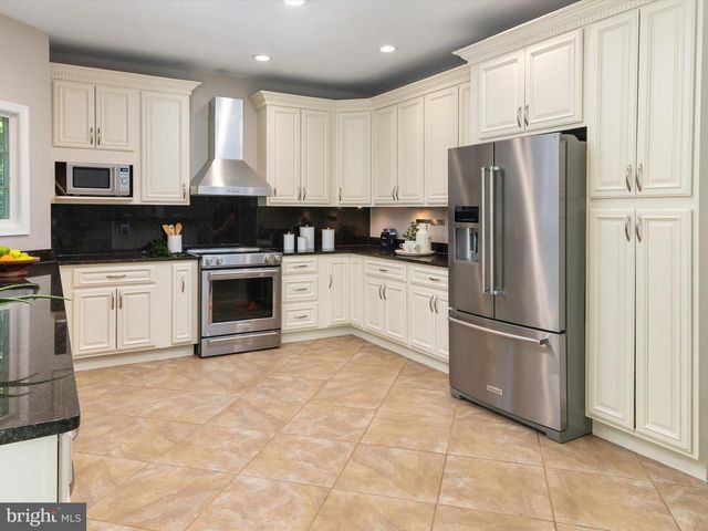 1728 PEARTREE LN, Crofton, MD 21114
