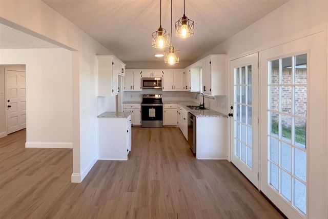 6701 SW Chaucer Drive, Lawton, OK 73505