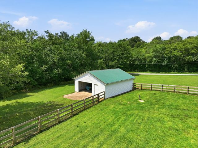 2350 Knob Creek Rd, Columbia, TN 38401