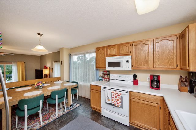 12201 Horton Avenue, Urbandale, IA 50323