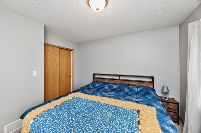 12201 Horton Avenue, Urbandale, IA 50323