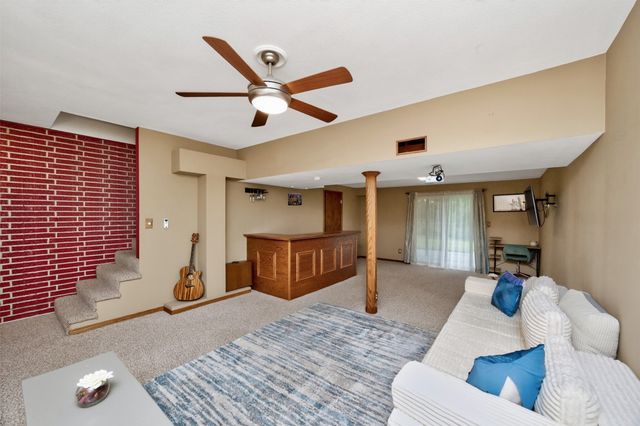 12201 Horton Avenue, Urbandale, IA 50323