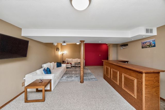 12201 Horton Avenue, Urbandale, IA 50323