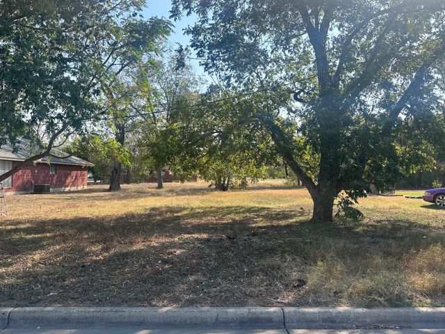 2204 Water ST, Bastrop, TX 78602