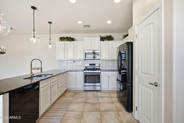 3599 S SWAN Drive, Gilbert, AZ 85297