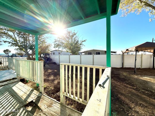 1258 W Rosamond Spc 66, Rosamond, CA 93560