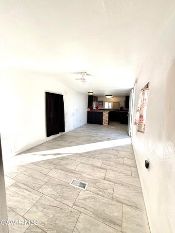 1258 W Rosamond Spc 66, Rosamond, CA 93560