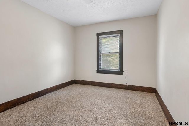 120 N 38 Street, Omaha, NE 68131
