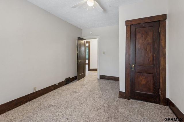 120 N 38 Street, Omaha, NE 68131