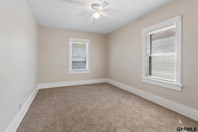 120 N 38 Street, Omaha, NE 68131