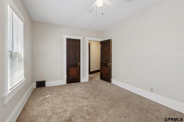 120 N 38 Street, Omaha, NE 68131