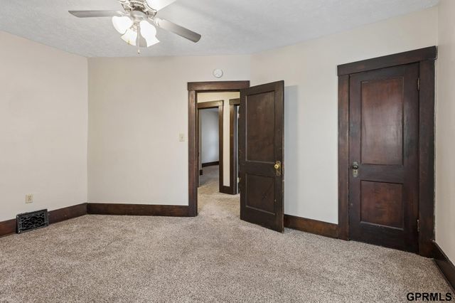 120 N 38 Street, Omaha, NE 68131