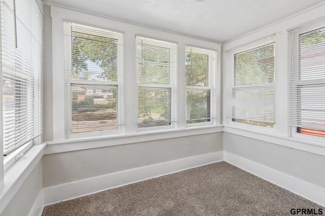 120 N 38 Street, Omaha, NE 68131
