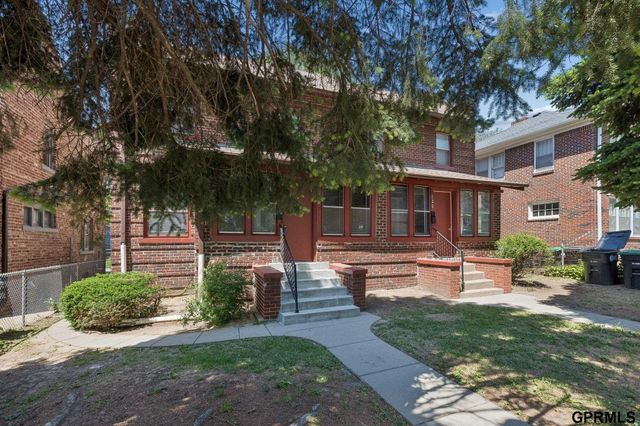 120 N 38 Street, Omaha, NE 68131