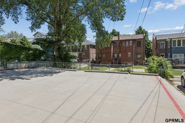 120 N 38 Street, Omaha, NE 68131