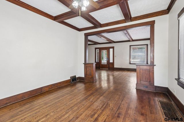 120 N 38 Street, Omaha, NE 68131