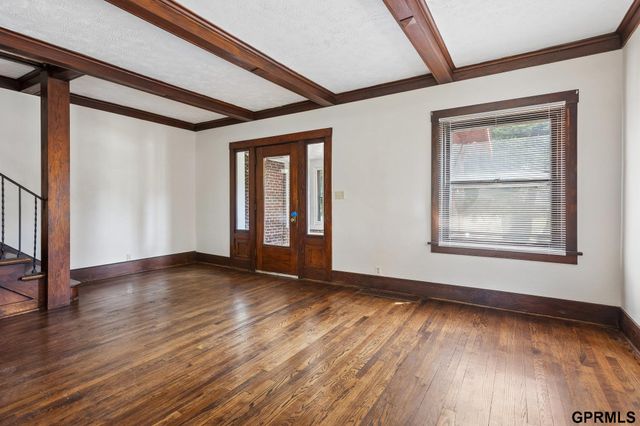 120 N 38 Street, Omaha, NE 68131