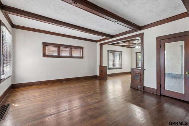 120 N 38 Street, Omaha, NE 68131