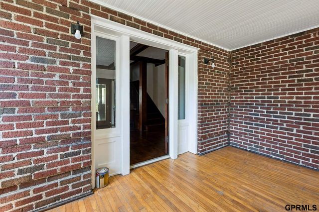 120 N 38 Street, Omaha, NE 68131