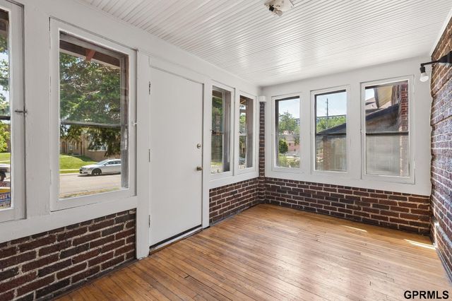 120 N 38 Street, Omaha, NE 68131